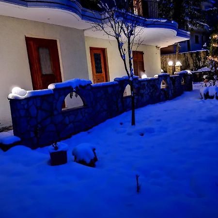 Keramidaki Mini Suites 4 กาลาวริตา ภายนอก รูปภาพ